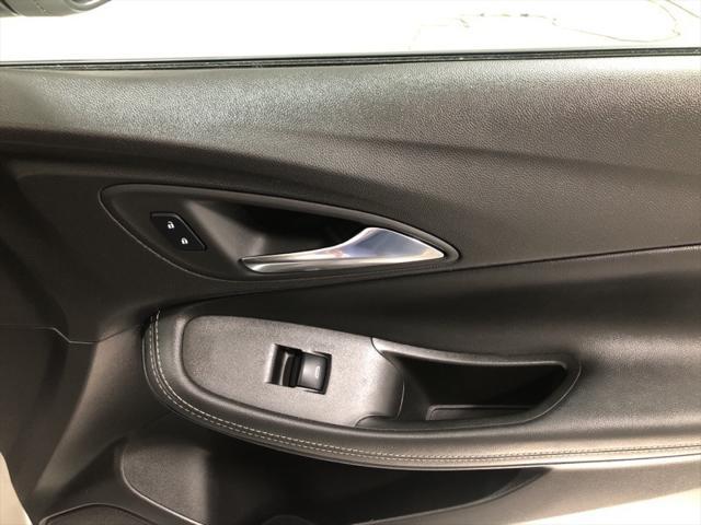 Photo of 2023 White Frost Tricoat Buick Encore GX