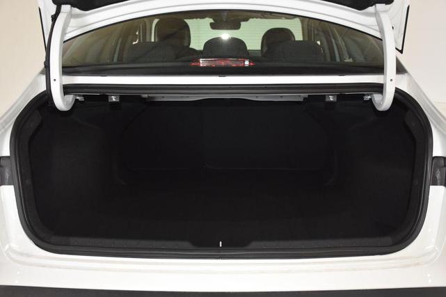 Photo of 2025 Snow White Pearl Kia K4