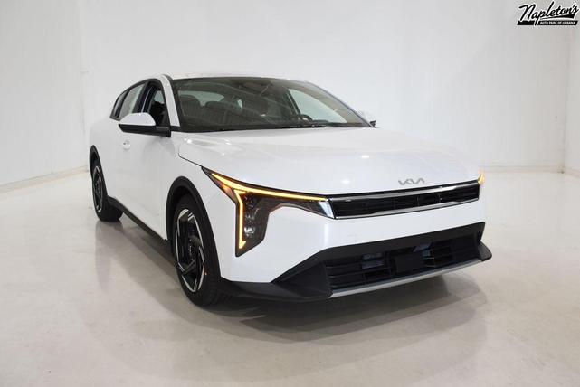 Photo of 2025 Snow White Pearl Kia K4