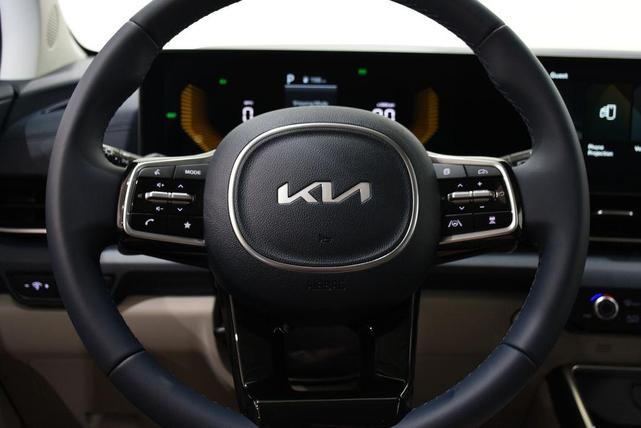 Photo of 2026 Silver Kia Carnival Hybrid