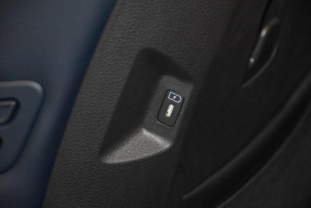 Photo of 2026 Silver Kia Carnival Hybrid