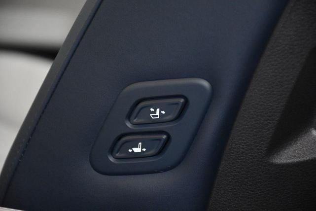 Photo of 2026 Silver Kia Carnival Hybrid