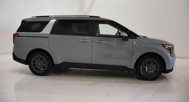 Photo of 2026 Silver Kia Carnival Hybrid