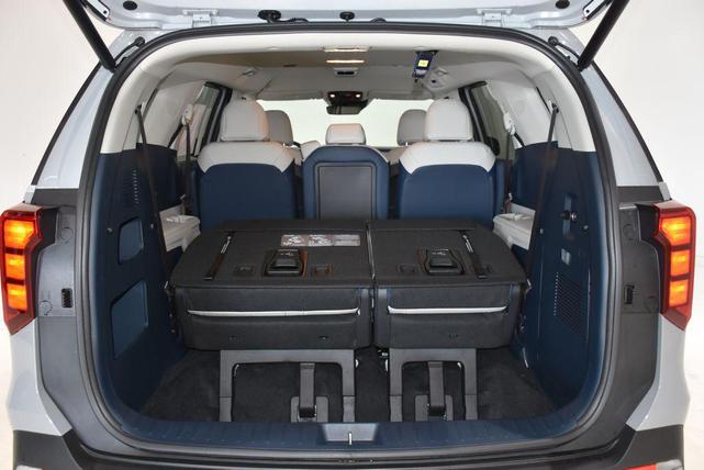 Photo of 2026 Silver Kia Carnival Hybrid