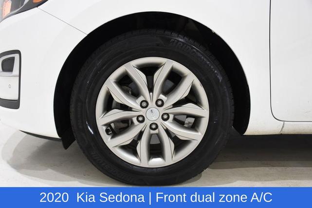 Photo of 2020 Snow White Pearl Kia Sedona