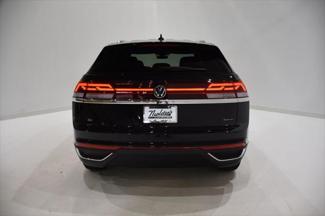Photo of 2025 Deep Black Pearl Volkswagen Atlas Cross Sport