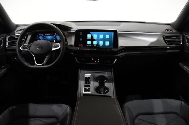 Photo of 2025 Deep Black Pearl Volkswagen Atlas Cross Sport