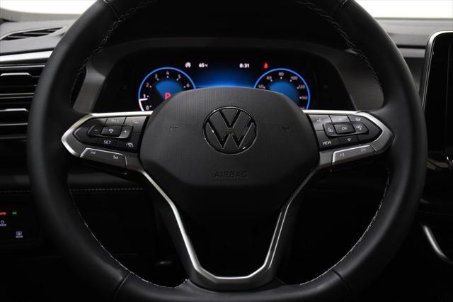 Photo of 2025 Deep Black Pearl Volkswagen Atlas Cross Sport
