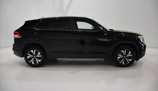 Photo of 2025 Deep Black Pearl Volkswagen Atlas Cross Sport