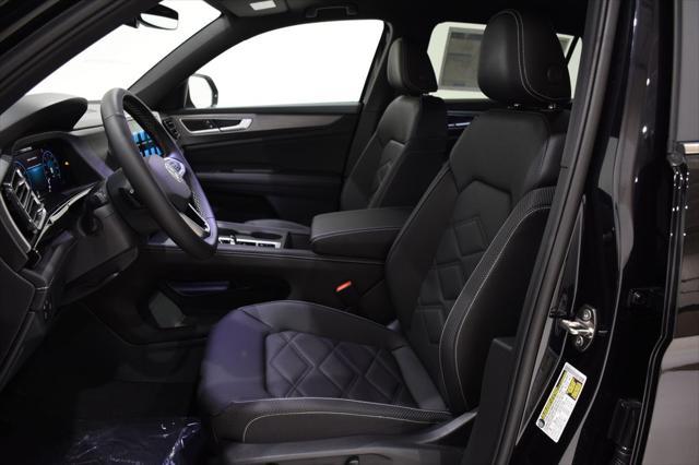 Photo of 2025 Deep Black Pearl Volkswagen Atlas Cross Sport