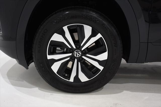 Photo of 2025 Deep Black Pearl Volkswagen Atlas Cross Sport