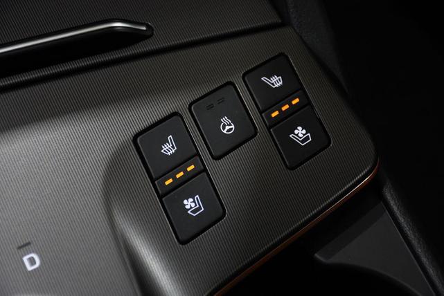 Photo of 2026 Wolf Gray Kia Sportage Hybrid