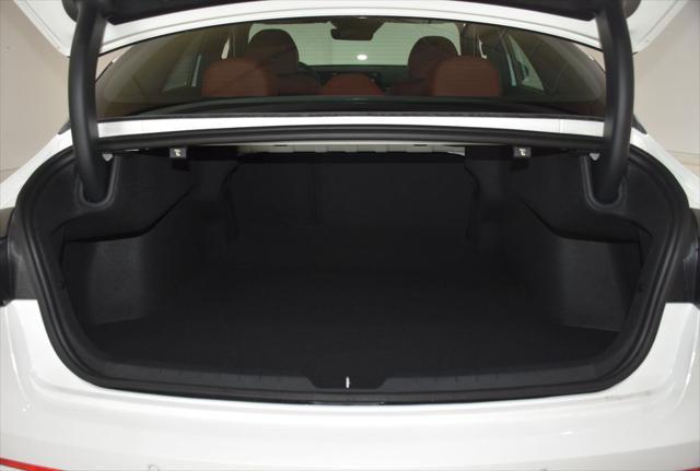 Photo of 2026 Snow White Pearl Kia K5