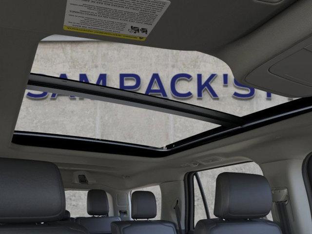 Photo of 2025 Glacier Gray Metallic TriCoat Ford Expedition