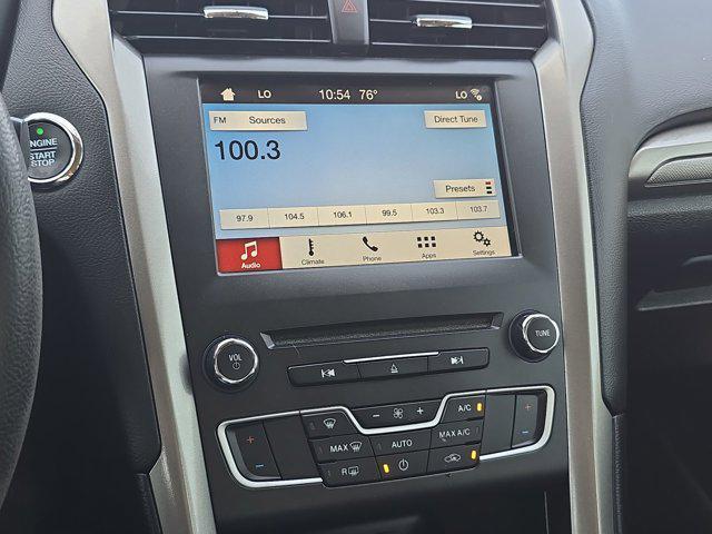 Photo of 2018 Oxford White Ford Fusion