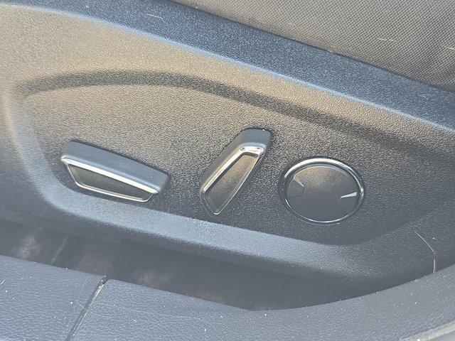 Photo of 2018 Oxford White Ford Fusion