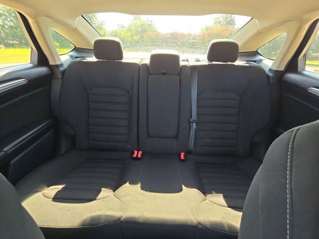 Photo of 2018 Oxford White Ford Fusion