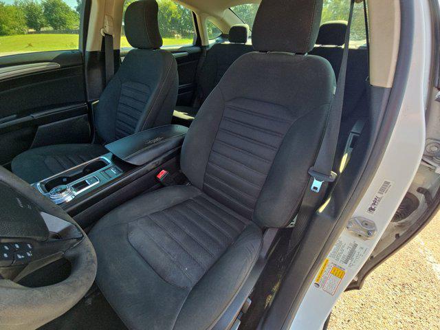 Photo of 2018 Oxford White Ford Fusion