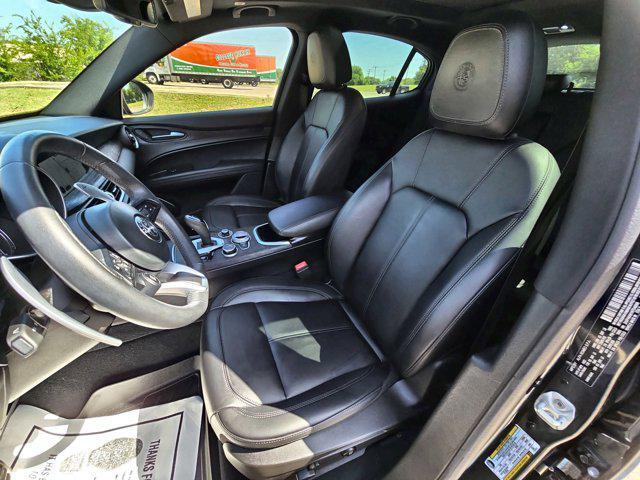 Photo of 2022 Vulcano Black Metallic Alfa Romeo Stelvio