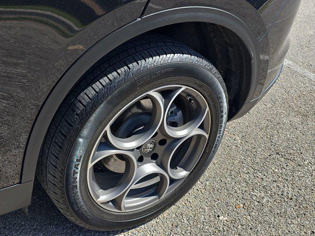 Photo of 2022 Vulcano Black Metallic Alfa Romeo Stelvio