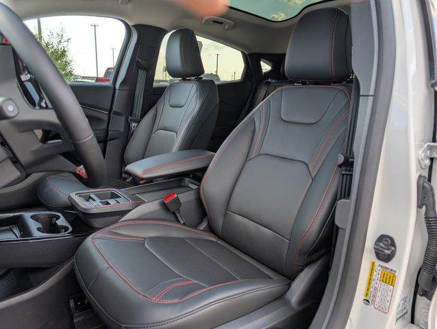 Photo of 2025 Star White Metallic Tri-Coat Ford Mustang Mach-E