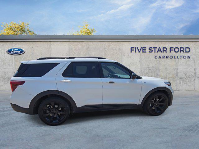 Photo of 2023 Star White Metallic Tri-Coat Ford Explorer