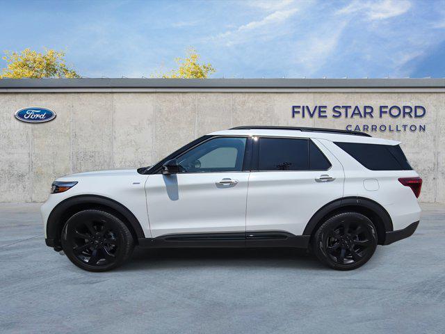 Photo of 2023 Star White Metallic Tri-Coat Ford Explorer
