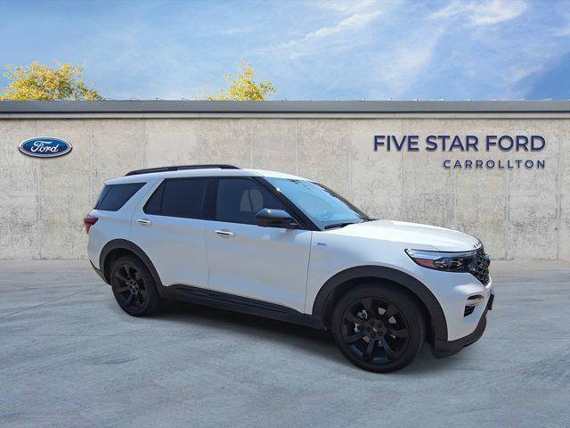 Photo of 2023 Star White Metallic Tri-Coat Ford Explorer
