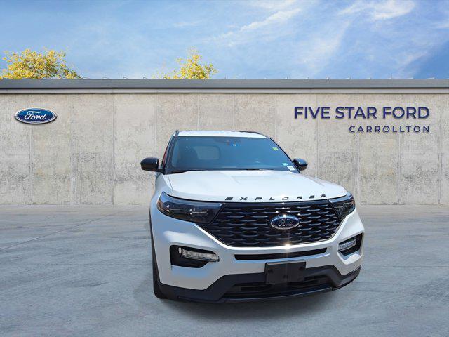 Photo of 2023 Star White Metallic Tri-Coat Ford Explorer