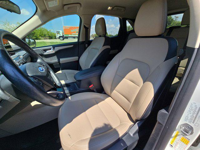 Photo of 2020 Star White Metallic Tri-Coat Ford Escape