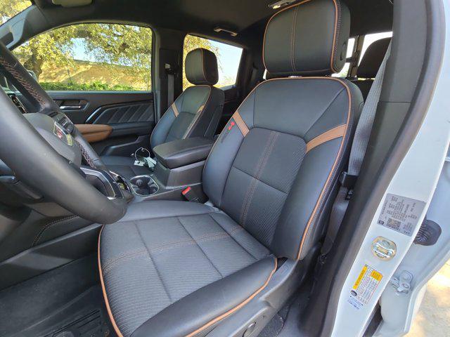 Photo of 2024 Summit White GMC Canyon
