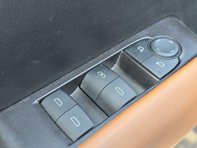 Photo of 2024 Summit White GMC Canyon