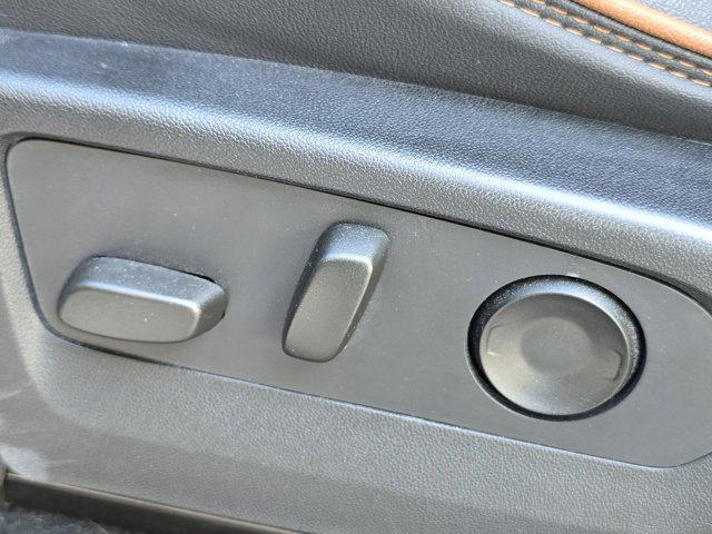 Photo of 2024 Summit White GMC Canyon