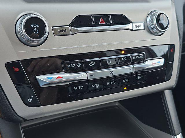 Photo of 2022 Star White Metallic Tri-Coat Ford Explorer