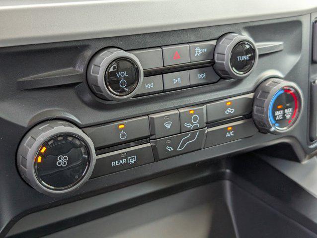 Photo of 2025 Oxford White Ford F-350