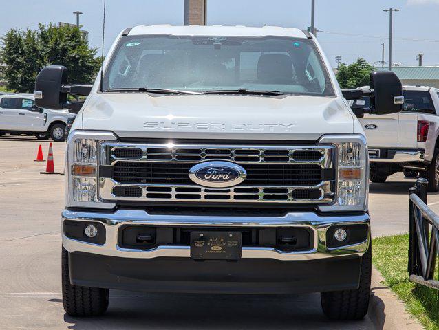 Photo of 2025 Oxford White Ford F-350