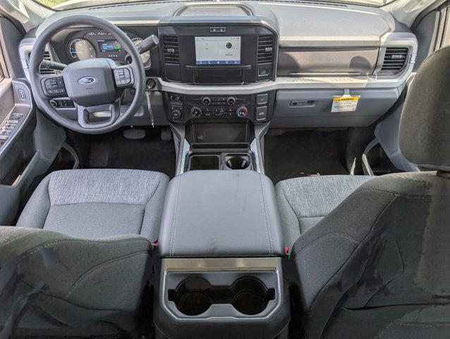 Photo of 2025 Oxford White Ford F-350