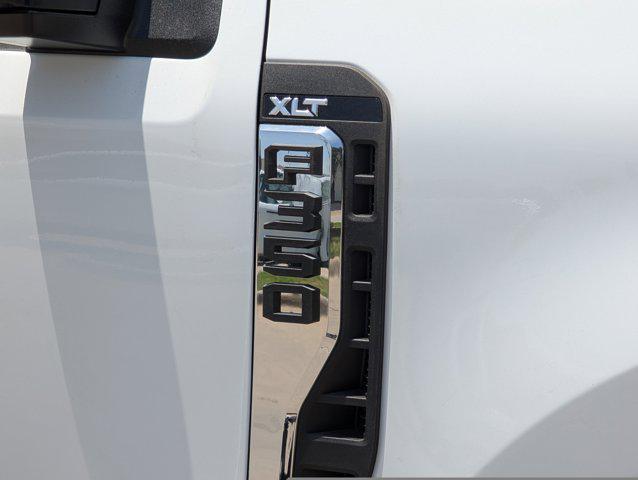 Photo of 2025 Oxford White Ford F-350