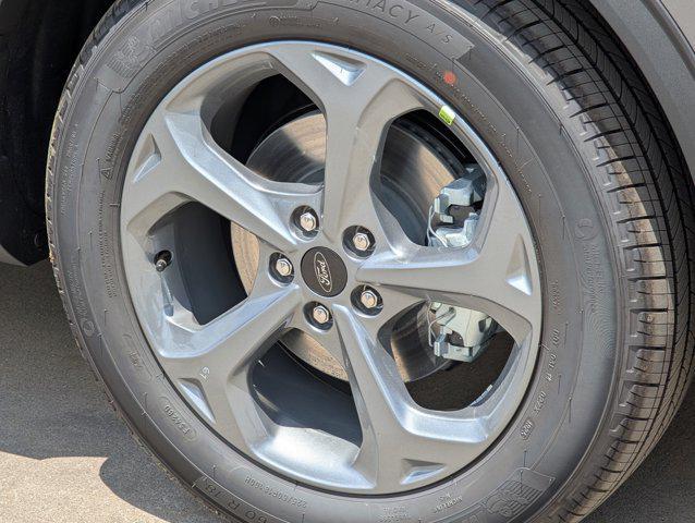 Photo of 2025 Carbonized Gray Metallic Ford Escape