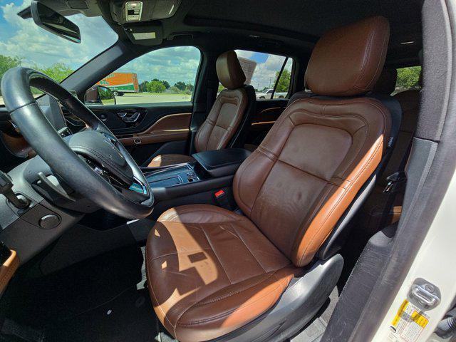 Photo of 2020 White Metallic Lincoln Aviator