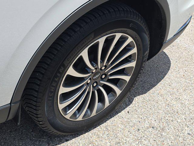 Photo of 2020 White Metallic Lincoln Aviator