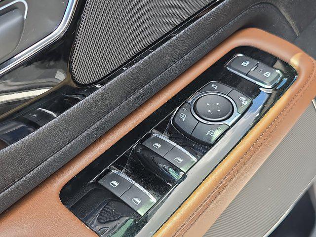 Photo of 2020 White Metallic Lincoln Aviator