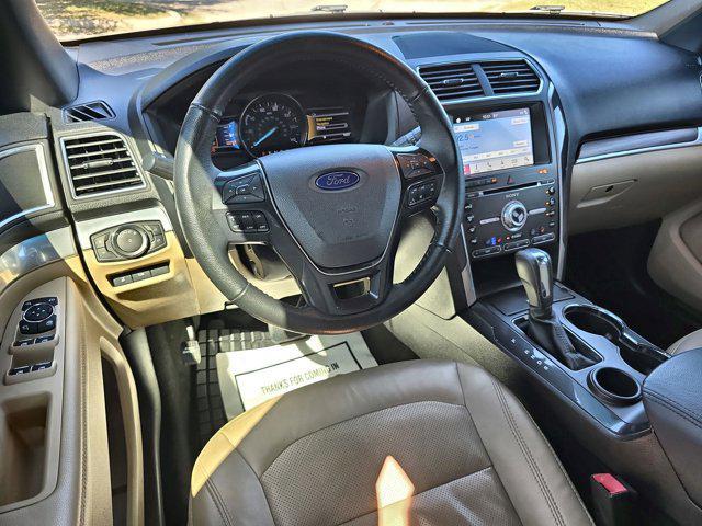 Photo of 2017 White Platinum Metallic Tri-Coat Ford Explorer