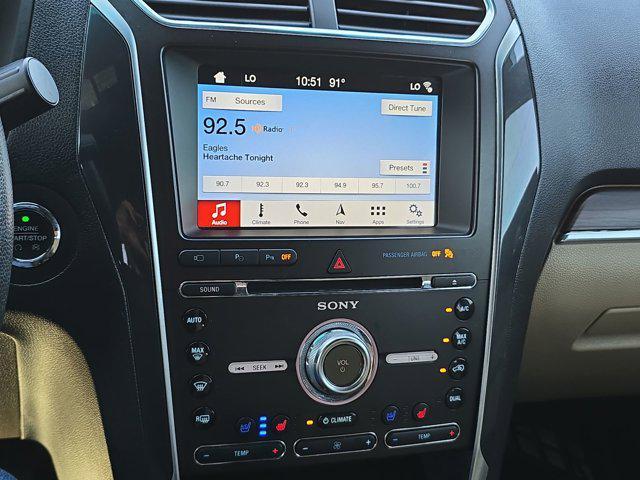 Photo of 2017 White Platinum Metallic Tri-Coat Ford Explorer
