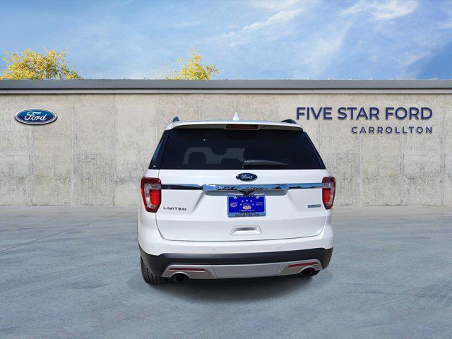 Photo of 2017 White Platinum Metallic Tri-Coat Ford Explorer