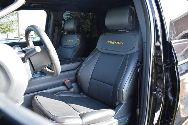 Photo of 2025 Agate Black Metallic Ford Expedition