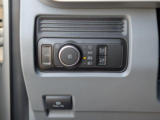 Photo of 2025 Oxford White Ford F-250