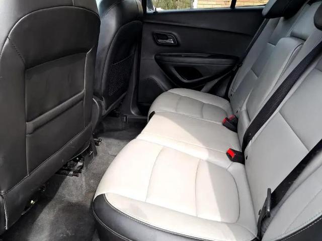 Photo of 2015 Silver Ice Metallic Chevrolet Trax