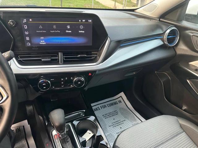 Photo of 2024 White Chevrolet Trax