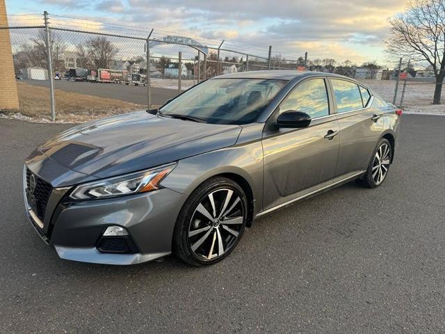 Photo of 2022 Gun Metallic Nissan Altima